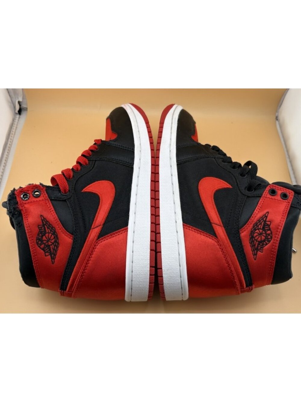 WMNS Jordan 1 Retro High OG Satin Bred - Picture 9 of 13